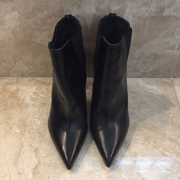 stuart weitzman pointed toe boots